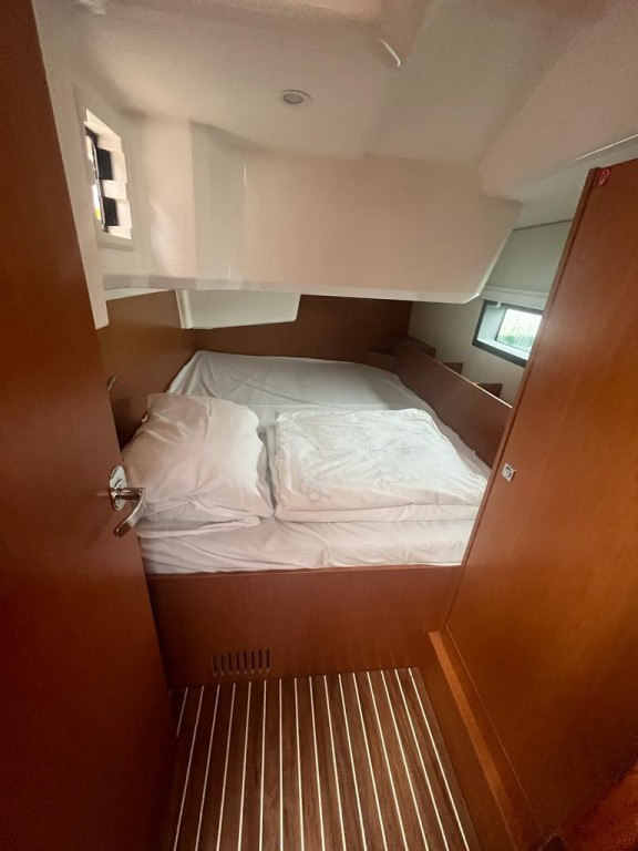 Yacht BAVARIA - C38 "Sunny"