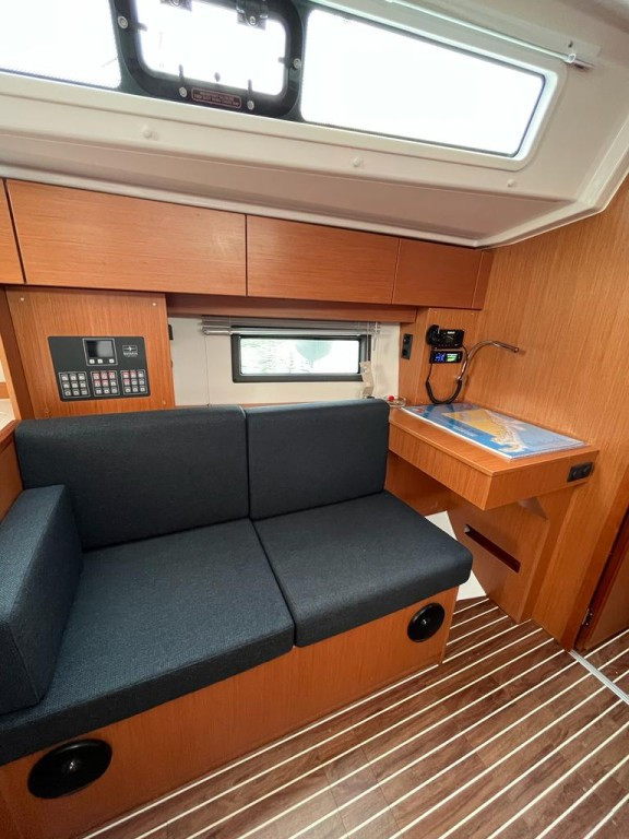 Yacht BAVARIA - C38 "Sunny"