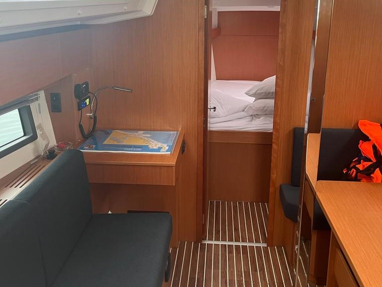 Yacht BAVARIA - C38 "Sunny"