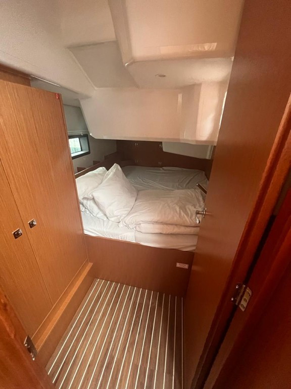 Yacht BAVARIA - C38 "Sunny"