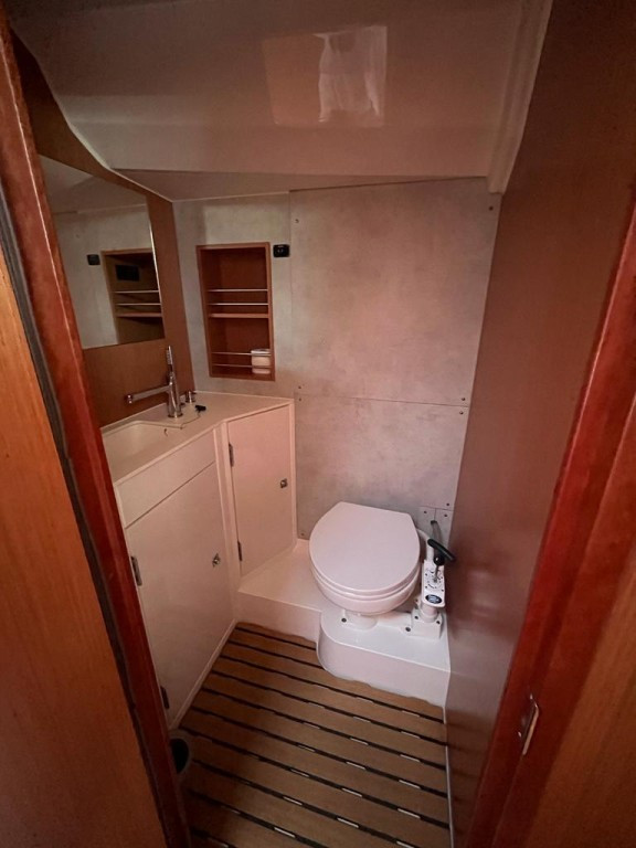 Yacht BAVARIA - C42 "Kirka"