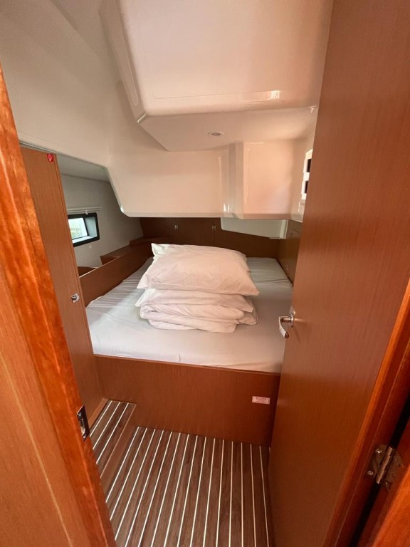 Yacht BAVARIA - C42 "Kirka"