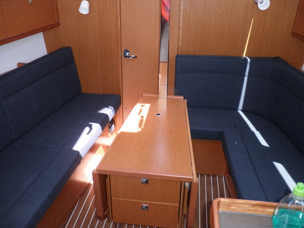 Yacht BAVARIA - Cruiser 33 "Girica"