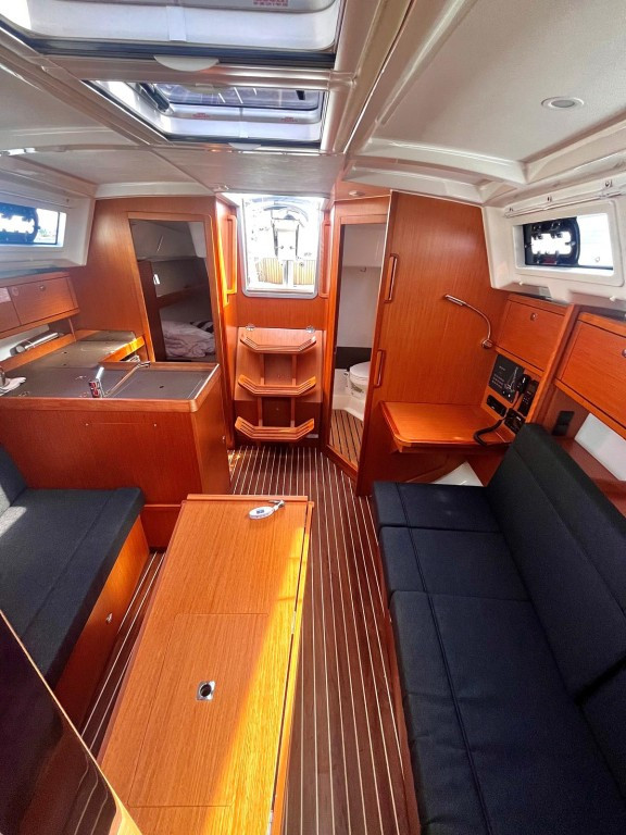 Yacht BAVARIA - Cruiser 34 "Kora"