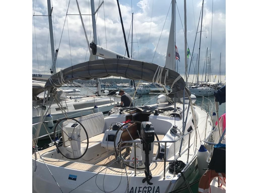 Yacht BAVARIA - Cruiser 37 "Alegria"