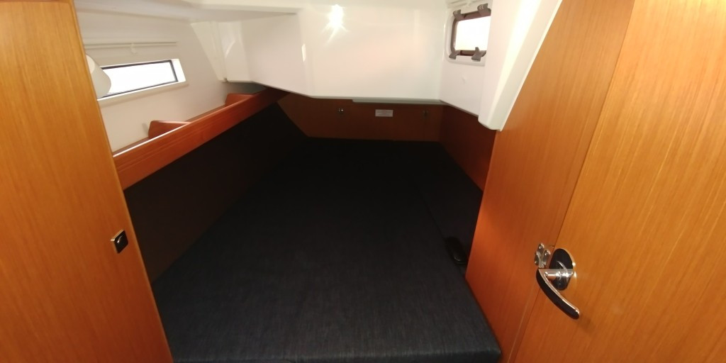 Yacht BAVARIA - Cruiser 37 "Alegria"