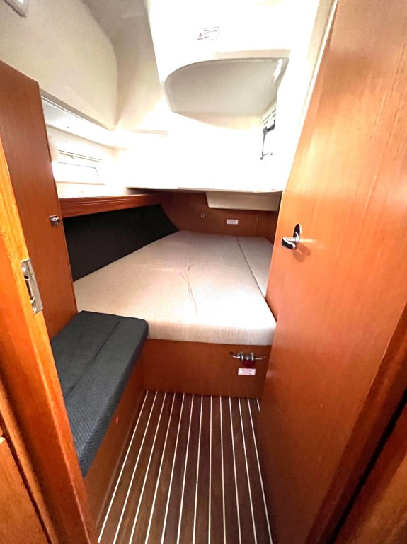 Yacht BAVARIA - Cruiser 37 "Amalia"