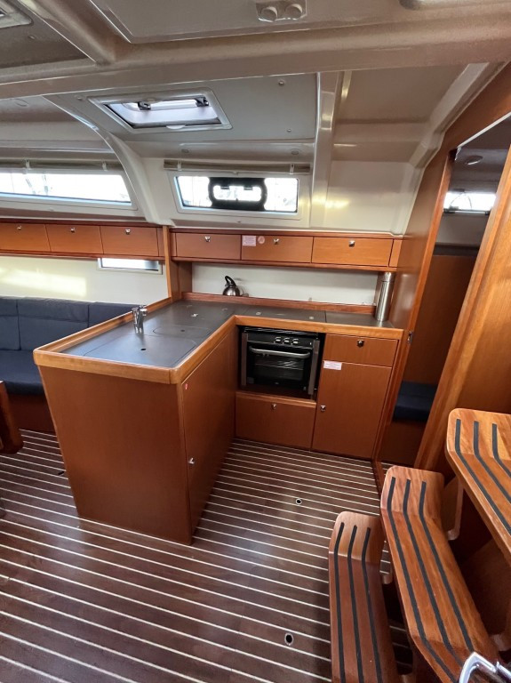 Yacht BAVARIA - Cruiser 37 "Amalia"