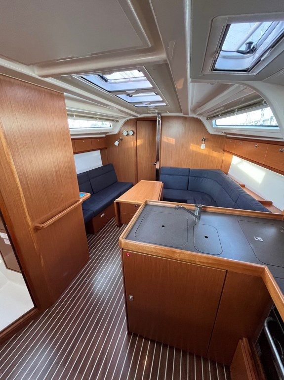 Yacht BAVARIA - Cruiser 37 "Amalia"