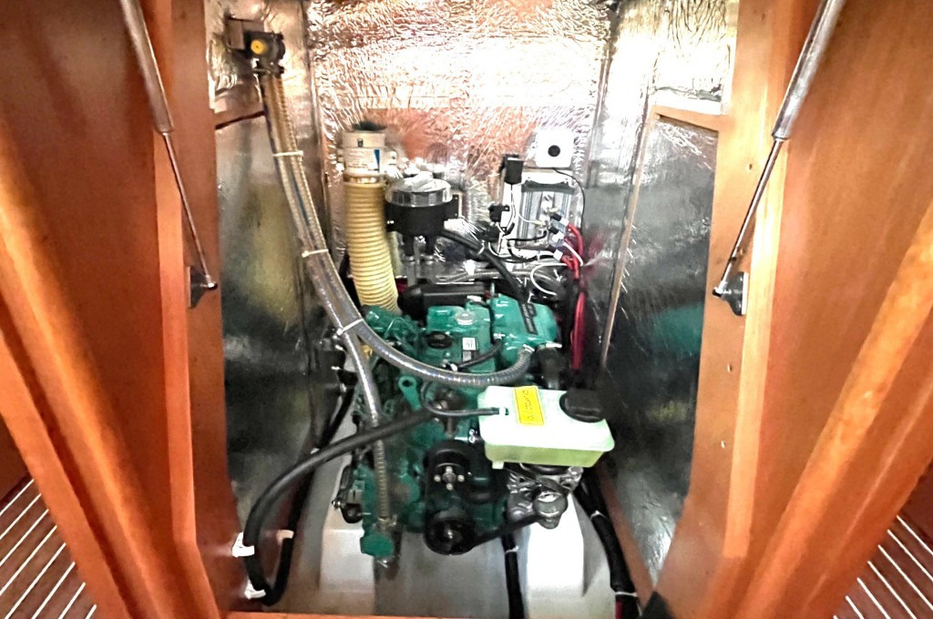 Yacht BAVARIA - Cruiser 37 "Amalia"