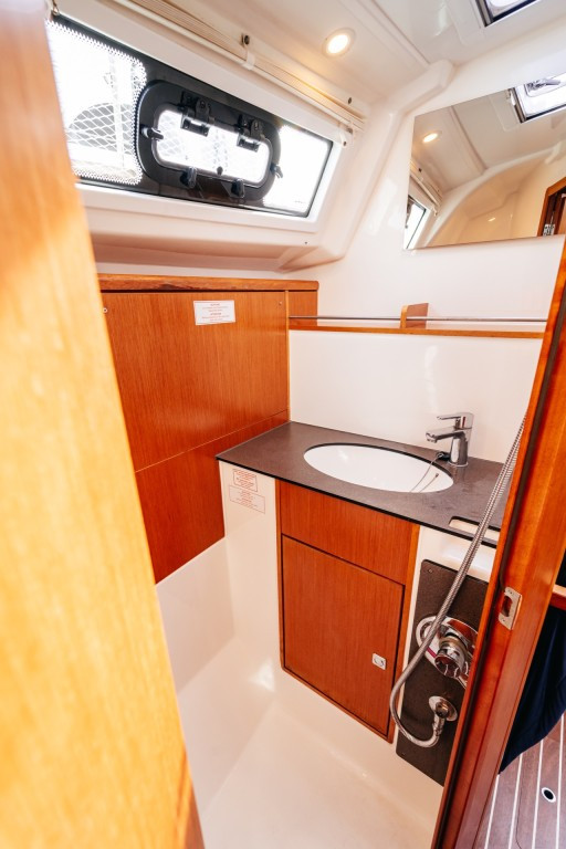 Yacht BAVARIA - Cruiser 37 "Blue Tone"