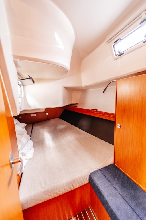 Yacht BAVARIA - Cruiser 37 "Flinx"