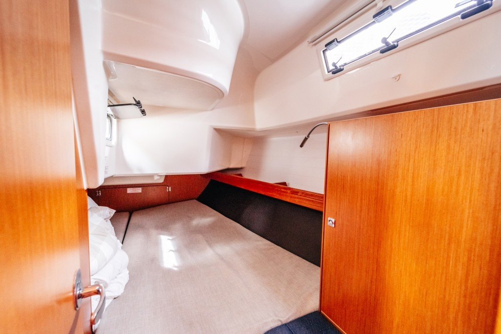 Yacht BAVARIA - Cruiser 37 "Flinx"