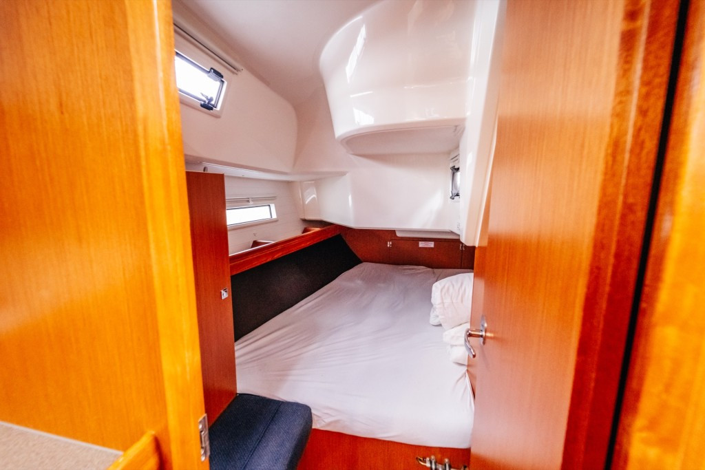 Yacht BAVARIA - Cruiser 37 "Flinx"