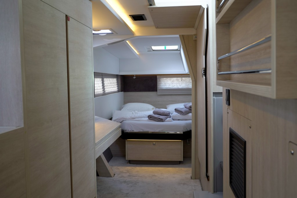 Yacht ROBERTSON AND CAINE - Leopard 45 "Manaphy"