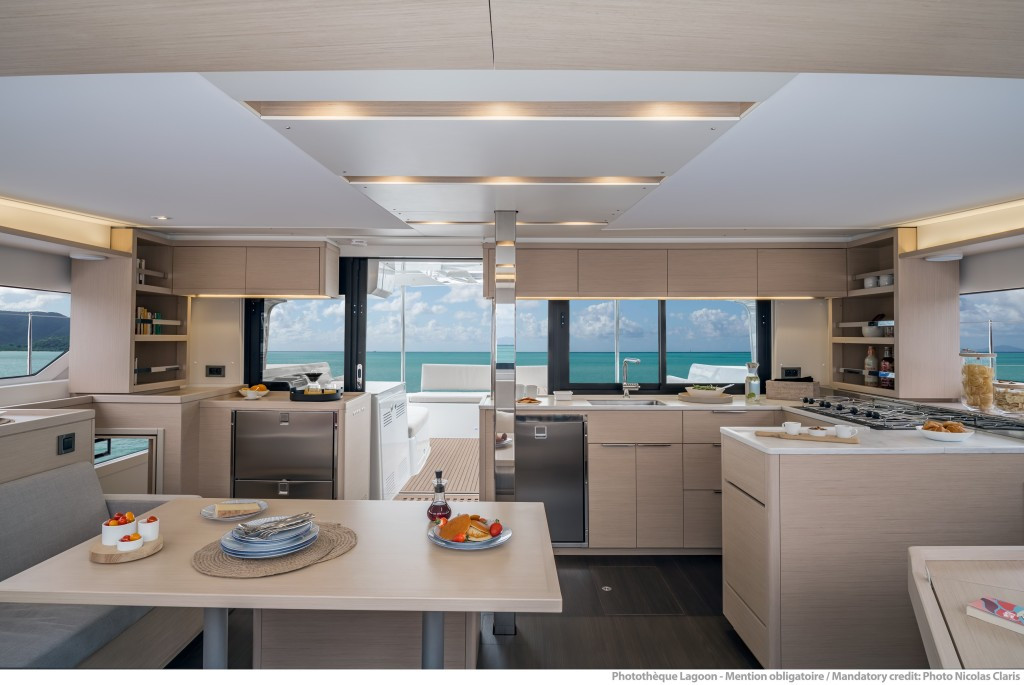 Yacht LAGOON - 46 "Back to the Future"