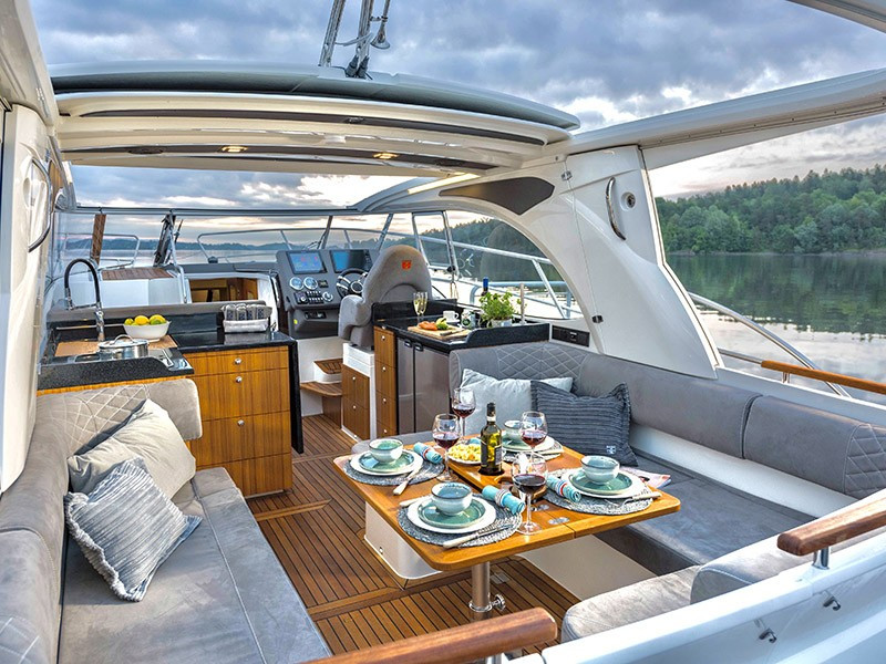 Yacht MAREX - Marex 360 Cabriolet Cruiser "7 Happy Days"