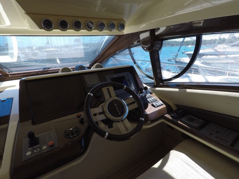 Yacht AZIMUT - 47 Fly "Luma"