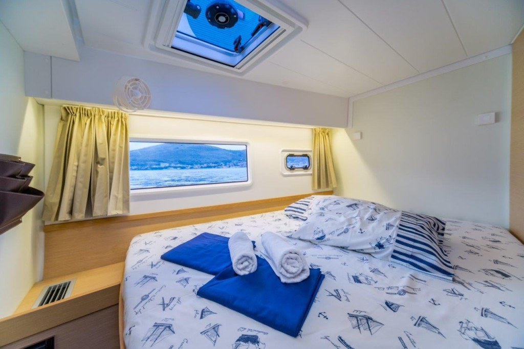 Yacht LAGOON - 42 "Leggiero"