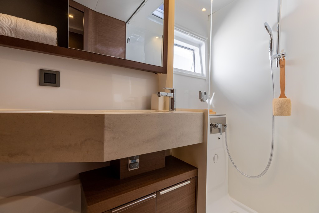 Yacht LAGOON - 46 "Hangover"