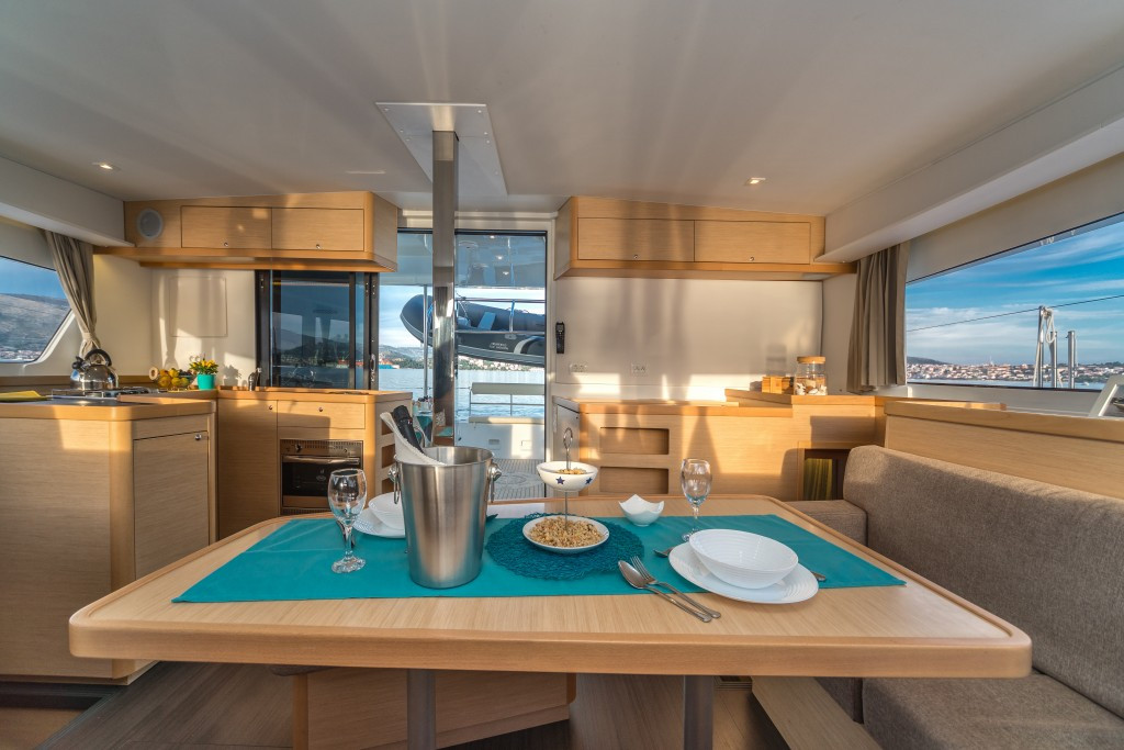 Yacht LAGOON - 42 "Balance 5"