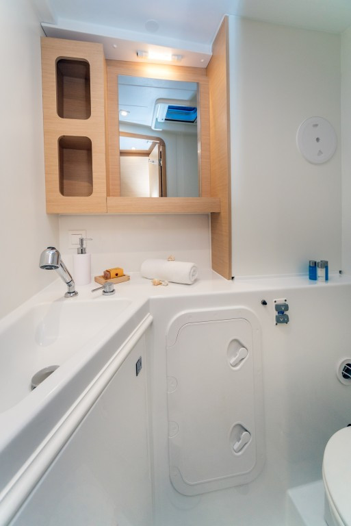 Yacht LAGOON - 42 "Balance 5"