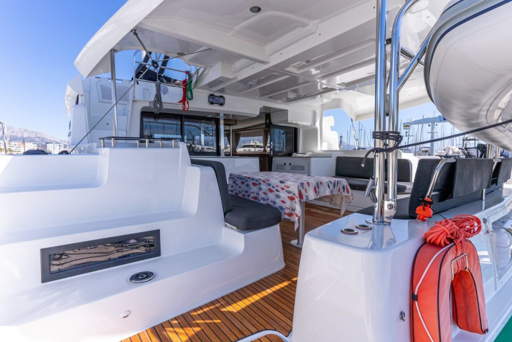 Yacht LAGOON - 46 "Queen Nika"