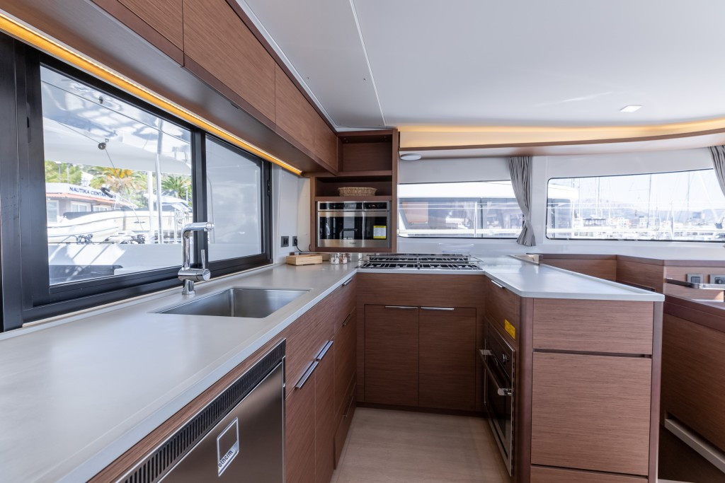 Yacht LAGOON - 46 "Queen Nika"