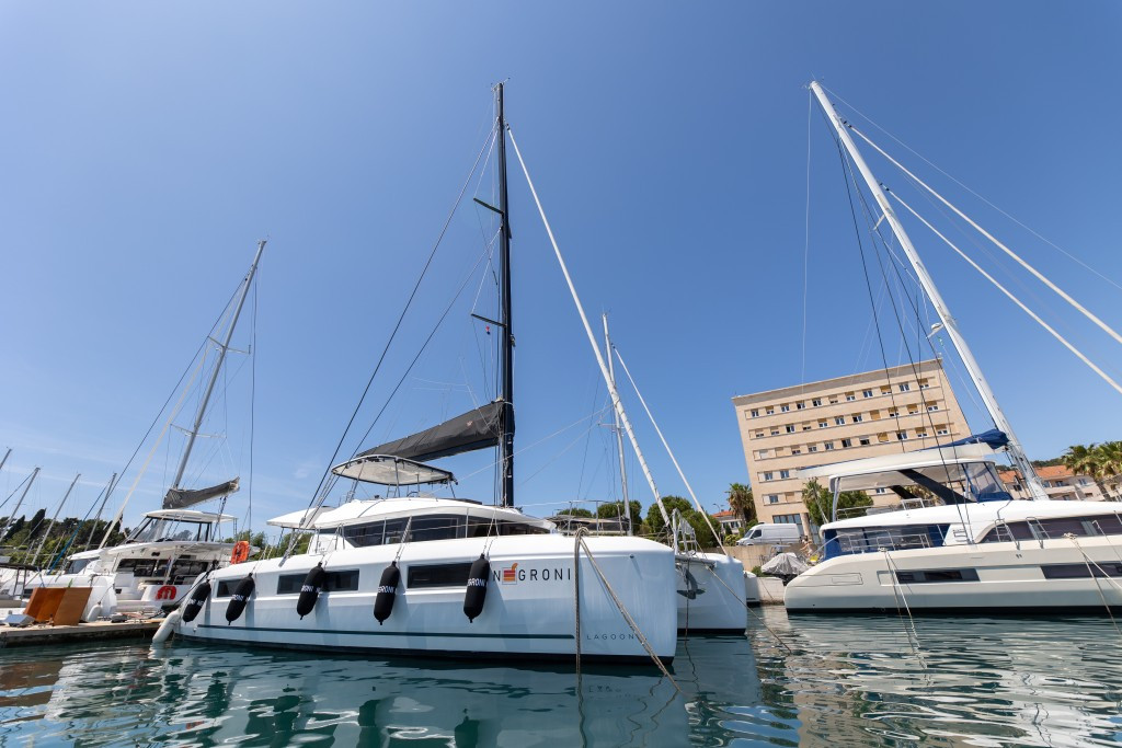 Yacht LAGOON - 51 "Negroni"