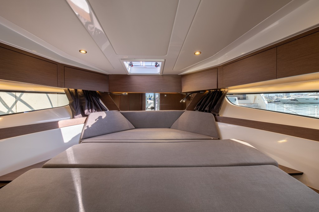 Yacht BENETEAU - Antares 11 Fly "Desiree"