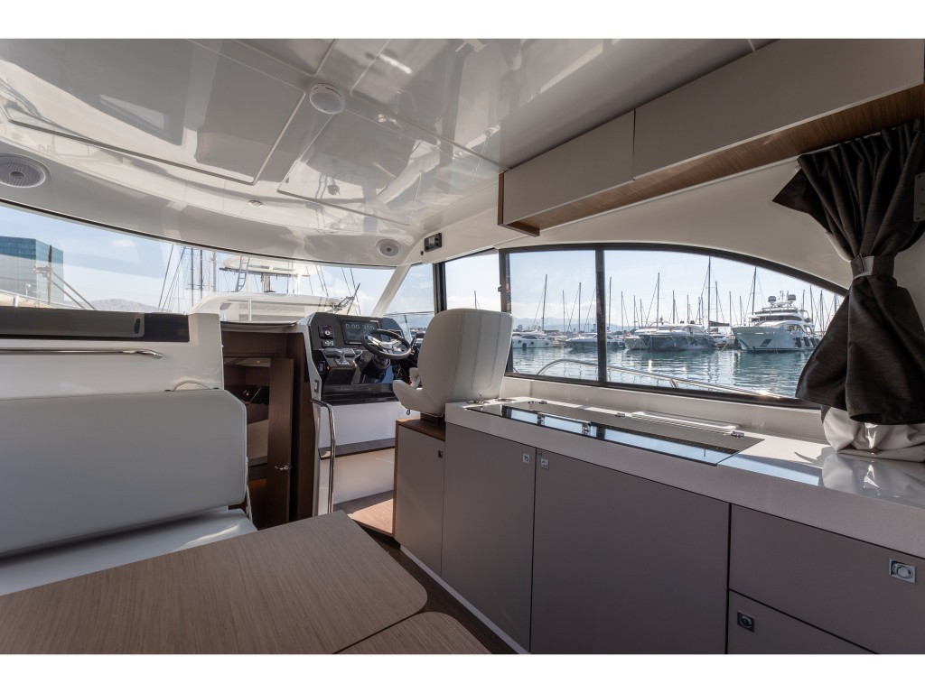 Yacht BENETEAU - Antares 11 Fly "Desiree"