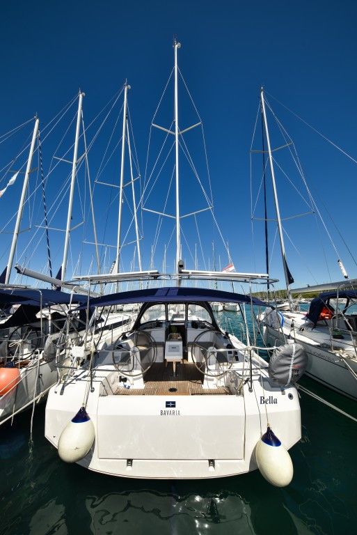 Yacht BAVARIA - C42 "Bella"