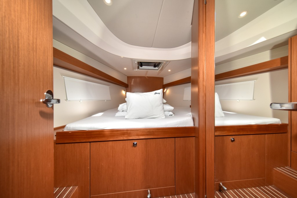 Yacht BAVARIA - C42 "Bella"