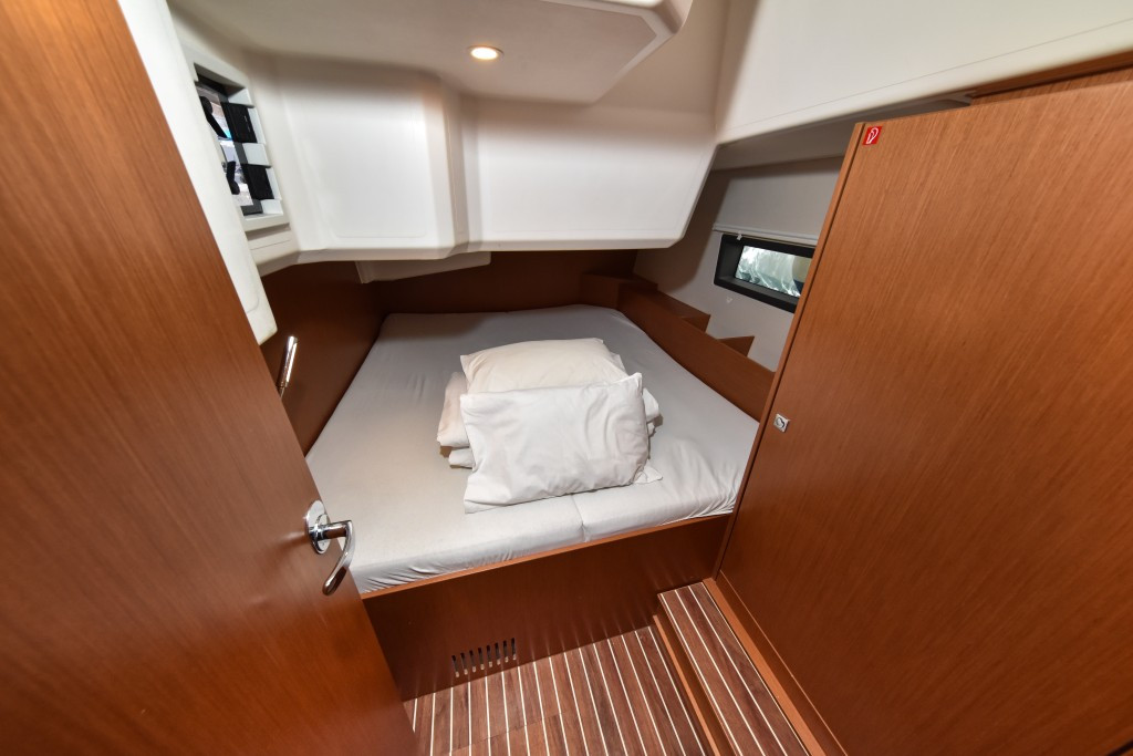 Yacht BAVARIA - C42 "Bella"