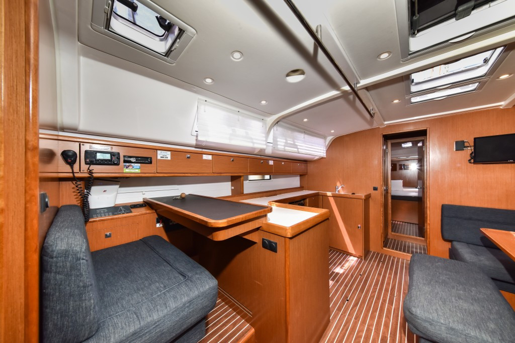 Yacht BAVARIA - Cruiser 51 "Yolo"