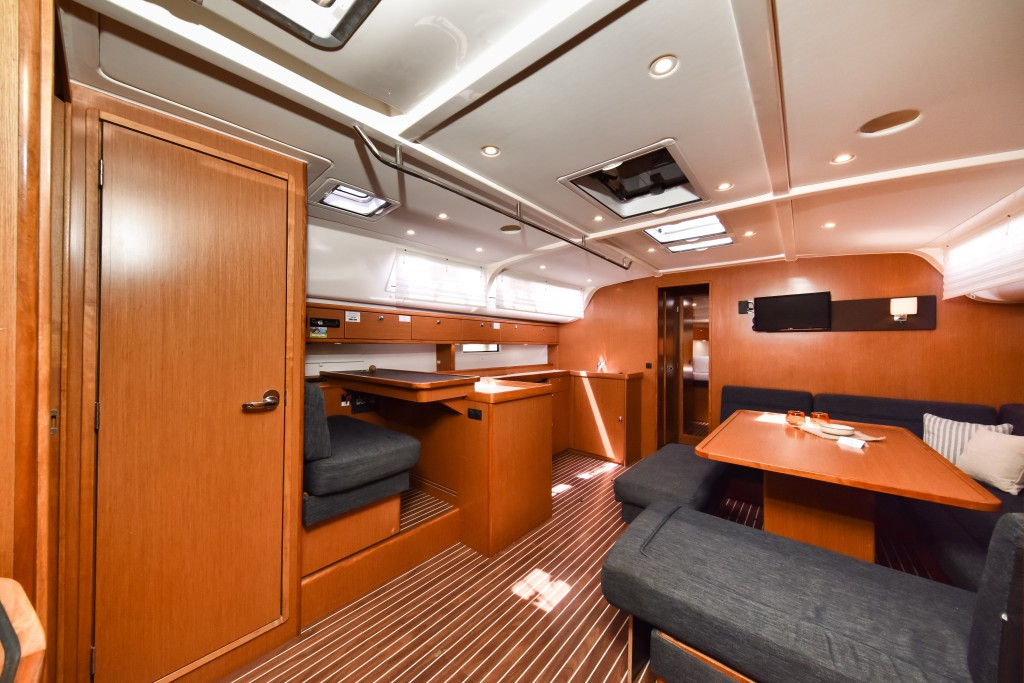 Yacht BAVARIA - Cruiser 51 "Yolo"