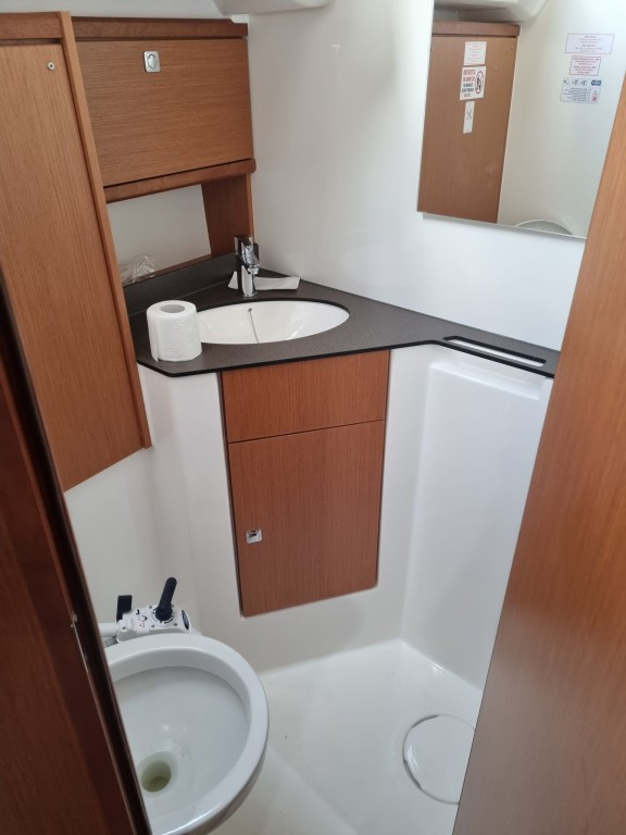 Yacht BAVARIA - Cruiser 46 "Galeb"