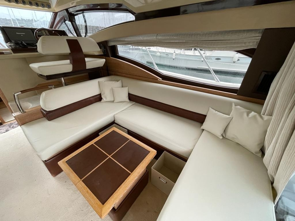 Yacht AZIMUT - 47 Fly "Kecalu"