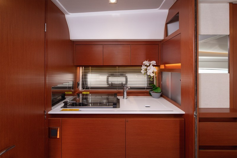 Yacht JEANNEAU - Leader 36 "Chromia"