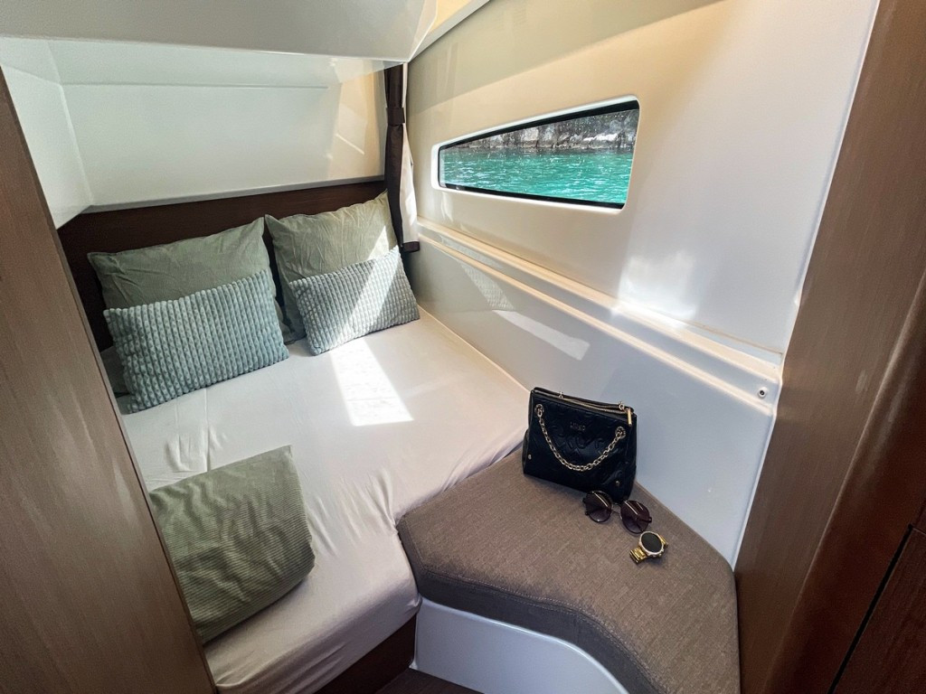 Yacht BENETEAU - Antares 9 OB "Arya"