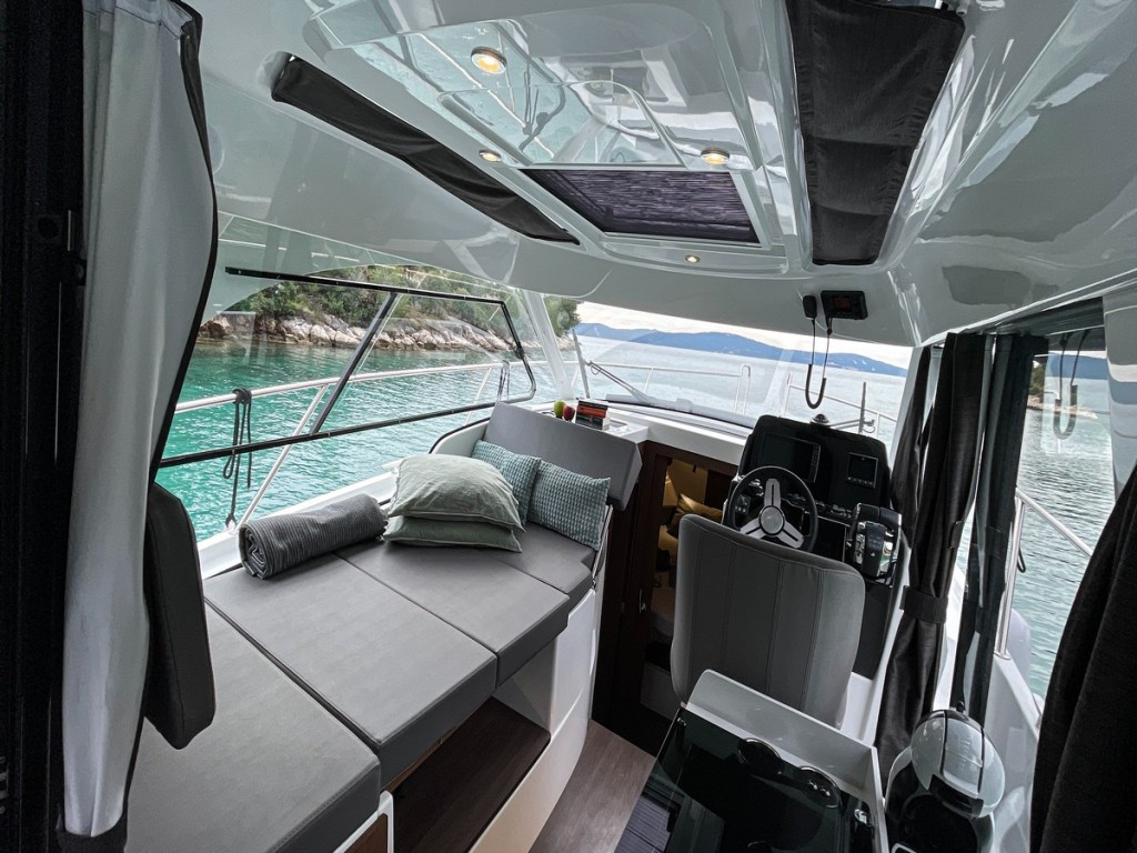 Yacht BENETEAU - Antares 9 OB "Arya"