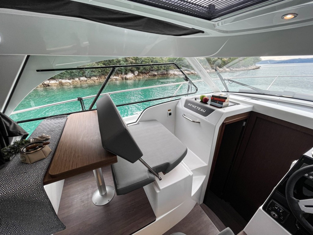 Yacht BENETEAU - Antares 9 OB "Arya"