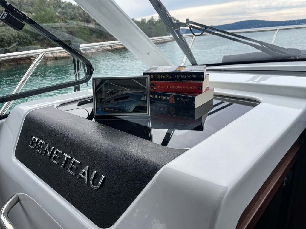 Yacht BENETEAU - Antares 9 OB "Arya"