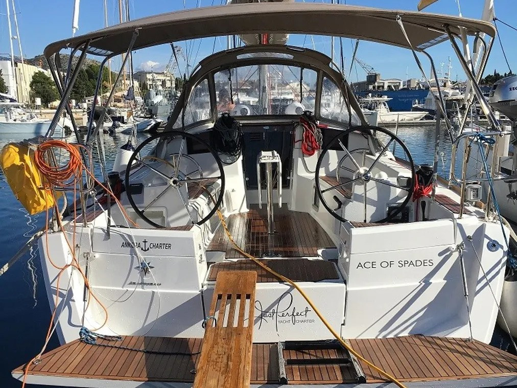 Yacht JEANNEAU - Sun Odyssey 389 "Ace Of Spades"