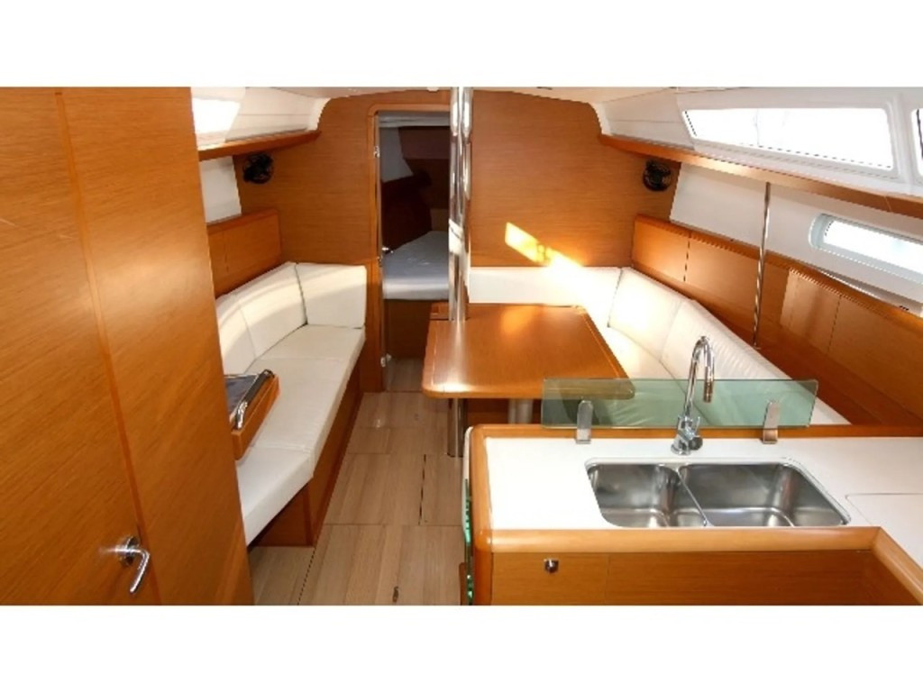 Yacht JEANNEAU - Sun Odyssey 389 "Ace Of Spades"
