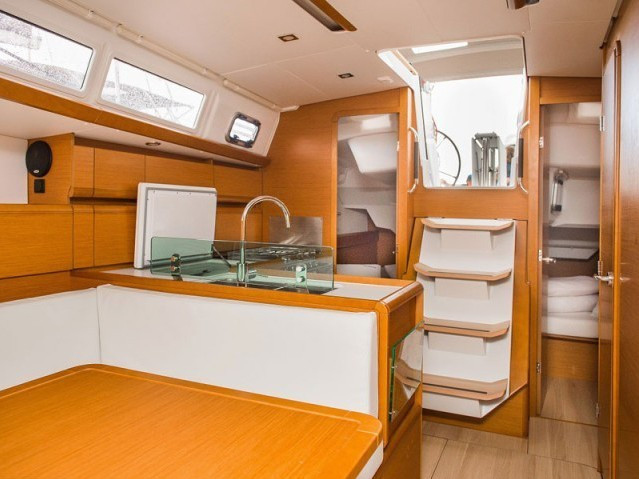 Yacht JEANNEAU - Sun Odyssey 389 "Dust in the Wind"