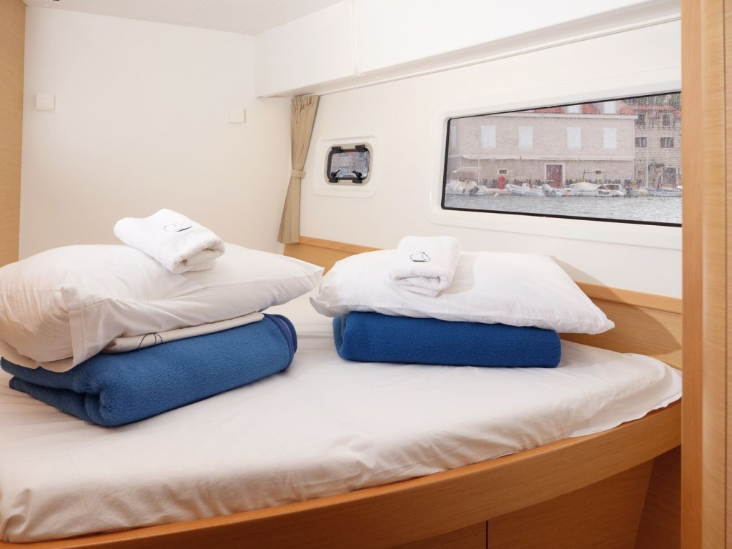 Yacht LAGOON - 42 "Galapagos"