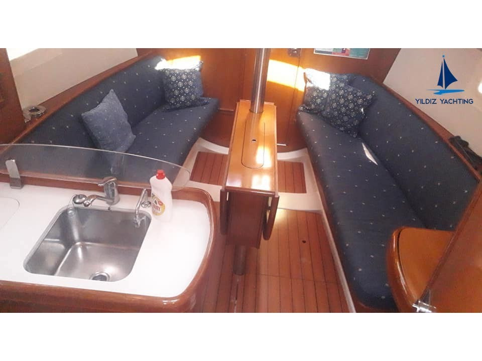 Yacht BENETEAU - Oceanis 323 "Zippy"