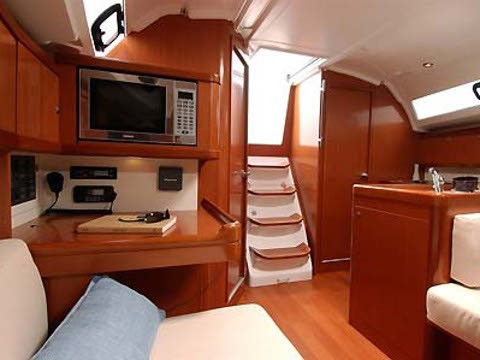 Yacht BENETEAU - Oceanis 37 "Glen Rosa"