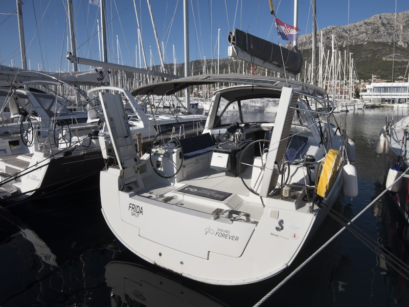 Yacht BENETEAU - Oceanis 45 "Frida"